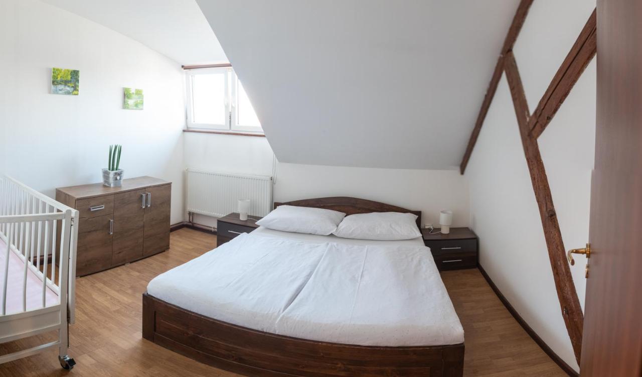 Podkrovni Apartman S Vyhledem Na Namesti Lomnice nad Lužnicí Eksteriør bilde